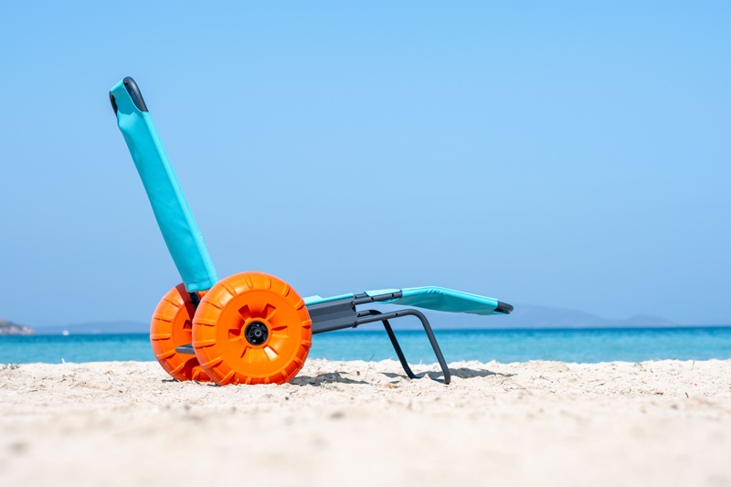 fauteuil-mise-a-l-eau-plage-piscine-pmr.